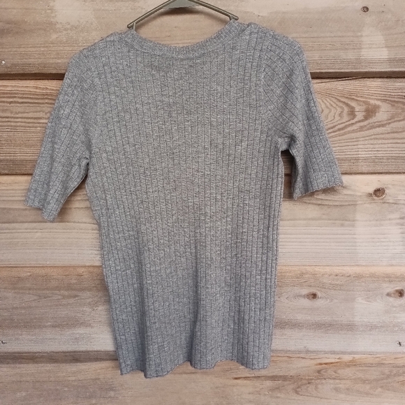 🆕 Cyrus Ribbed Button Shoulder Top - Picture 5 of 7